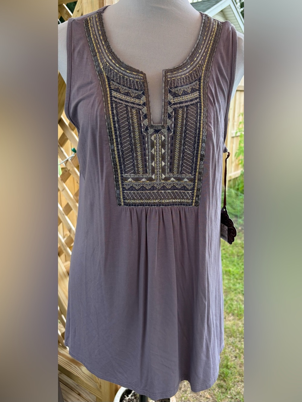 Knox Rose Women's Sleeveless Embroidered Boho Tank Top with Sequined sz M nwt